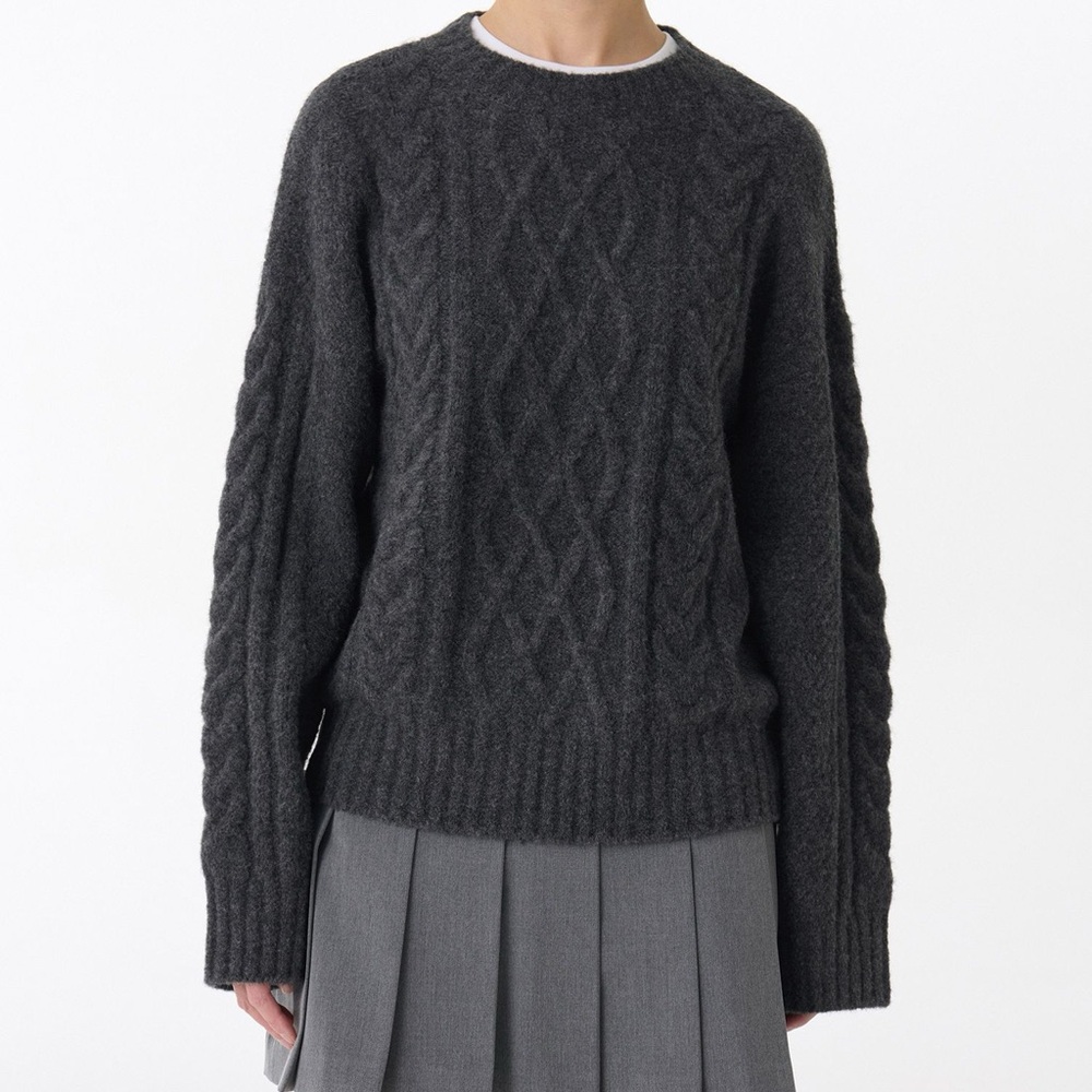 MUSINSA STANDARD WOMAN
Women's Soft Aran Cable Knit